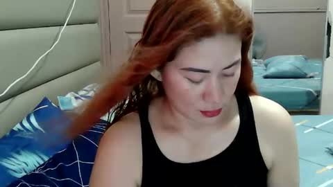 HOT MOMMY ZEPHYR online show from April 15, 8:50 am