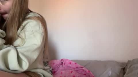 Snapshot of missameliah chatting on October 9, 1:38 pm Ameliahs online show from October 9, 1:38 pm
