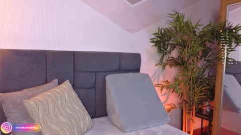 Laura online show from March 28, 2:29 pm