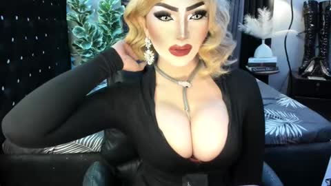 Snapshot of misschannel4sub chatting on October 19, 8:35 pm PRIESTESS CHANNEL online show from October 19, 8:35 pm