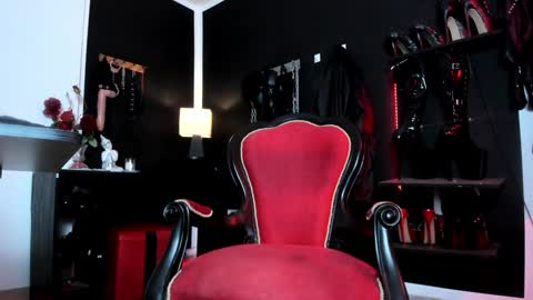 Snapshot of missdarklady chatting on January 31, 1:43 am Missdarklady online show from January 31, 1:43 am