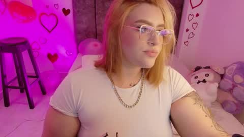 missevans_ online show from February 11, 7:18 pm