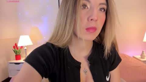 Snapshot of missisabella1 chatting on October 7, 12:45 pm Bella Castillo online show from October 7, 12:45 pm