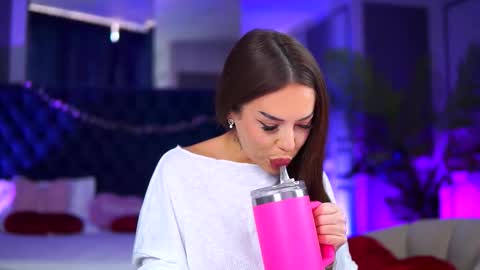 misskiarra online show from February 3, 6:51 am