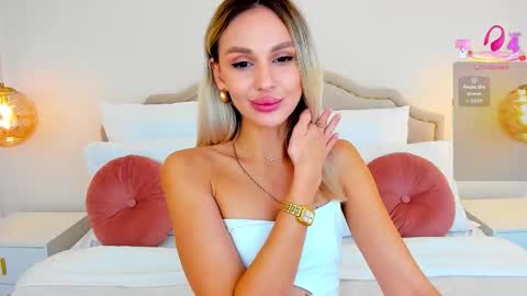 Snapshot of misslou_ chatting on October 14, 5:54 am Lou online show from October 14, 5:54 am