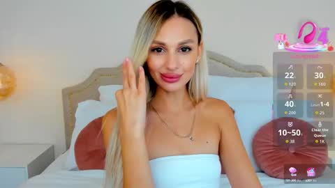 Snapshot of misslou_ chatting on September 23, 5:23 am Lou online show from September 23, 5:23 am
