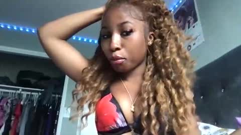 missmarimac online show from May 21, 4:13 pm