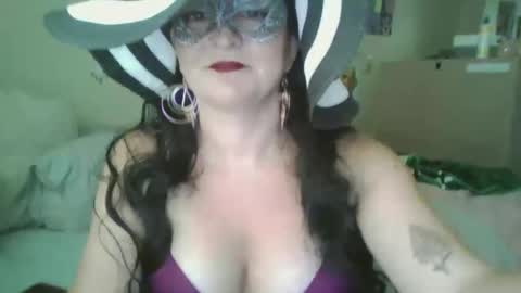 Snapshot of missmaymilf chatting on October 17, 4:55 pm missmaymilf online show from October 17, 4:55 pm