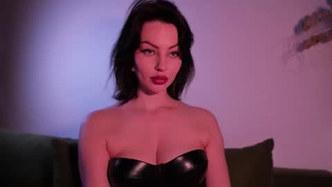   online show from October 21, 8:30 am