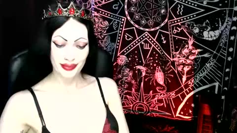 Snapshot of missmoondoll chatting on September 18, 4:16 am MissMoonDoll online show from September 18, 4:16 am