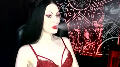 Snapshot of missmoondoll chatting on October 23, 4:14 am MissMoonDoll online show from October 23, 4:14 am