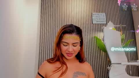 Snapshot of missnaomi_ chatting on October 3, 2:32 am Naomi online show from October 3, 2:32 am