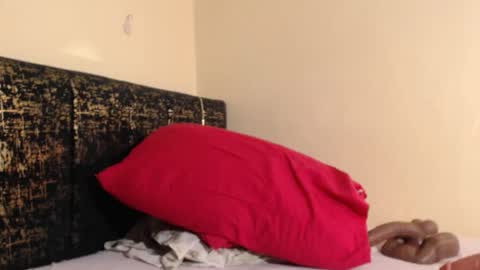 missthighsohmy online show from March 25, 10:44 am