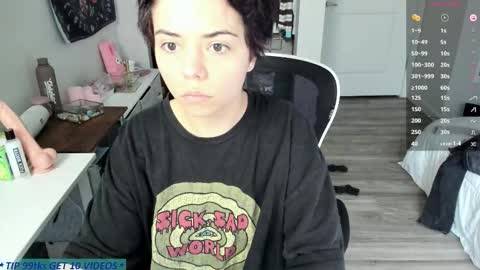 V Nessa online show from February 8, 5:27 pm