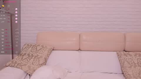 Snapshot of missxcaprice chatting on October 10, 6:41 am missxcaprice online show from October 10, 6:41 am