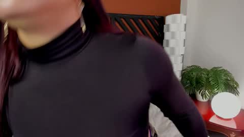 Miss online show from March 6, 10:20 pm