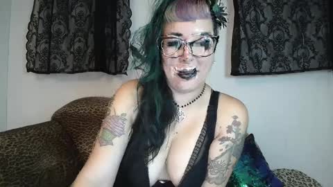 Snapshot of missy_dee chatting on September 30, 10:09 pm Missy Dee online show from September 30, 10:09 pm
