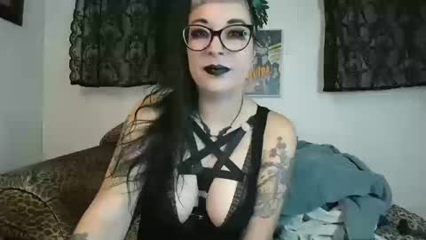 Snapshot of missy_dee chatting on October 10, 7:58 am Missy Dee online show from October 10, 7:58 am