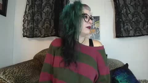 Snapshot of missy_dee chatting on October 15, 7:42 am Missy Dee online show from October 15, 7:42 am