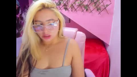 Snapshot of missylove303av chatting on October 15, 6:09 pm missylove303av online show from October 15, 6:09 pm