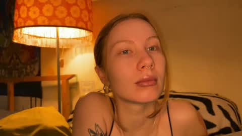 Snapshot of misszlataa chatting on March 6, 6:19 am Zlata online show from March 6, 6:19 am
