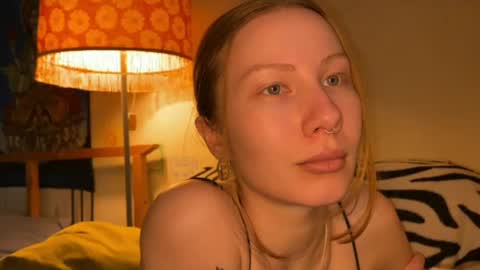 Snapshot of misszlataa chatting on March 6, 9:25 am Zlata online show from March 6, 9:25 am