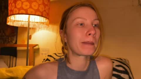 Snapshot of misszlataa chatting on March 5, 4:02 pm Zlata online show from March 5, 4:02 pm