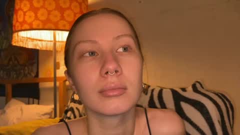 Snapshot of misszlataa chatting on March 12, 8:51 am Zlata online show from March 12, 8:51 am