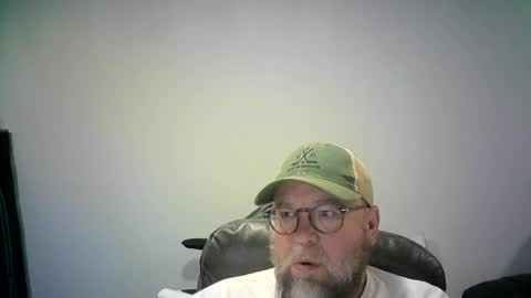 Snapshot of mister_happy567 chatting on October 7, 4:19 am Mr. Happy online show from October 7, 4:19 am