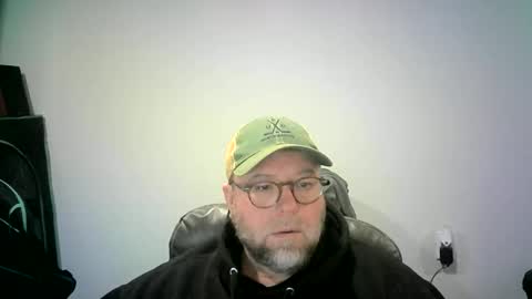 Snapshot of mister_happy567 chatting on October 14, 7:00 am Mr. Happy online show from October 14, 7:00 am