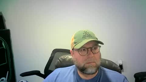 Snapshot of mister_happy567 chatting on September 30, 5:51 am Mr. Happy online show from September 30, 5:51 am