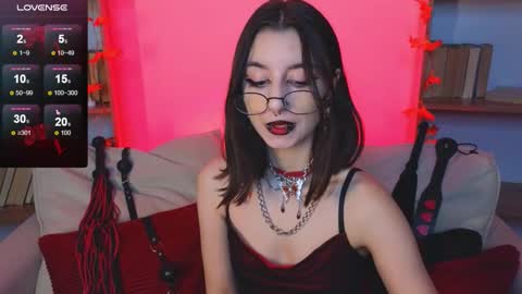 Snapshot of mistress__marcelline chatting on October 9, 9:48 am Marcelline online show from October 9, 9:48 am