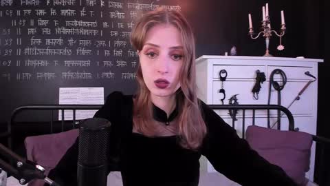 Snapshot of mistress_marlene chatting on February 18, 3:20 pm Mistress Marlene online show from February 18, 3:20 pm