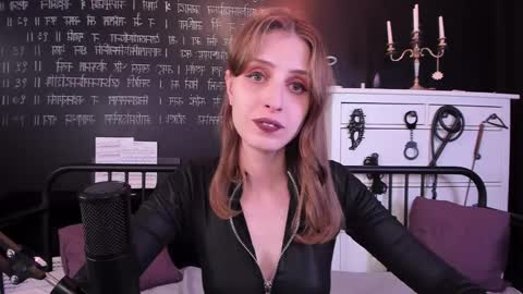 Snapshot of mistress_marlene chatting on February 7, 4:35 pm Mistress Marlene online show from February 7, 4:35 pm