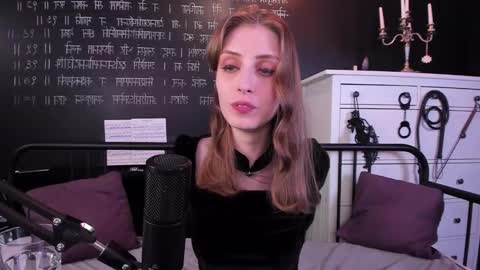 Snapshot of mistress_marlene chatting on February 19, 6:21 pm Mistress Marlene online show from February 19, 6:21 pm