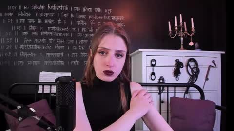 Snapshot of mistress_marlene chatting on October 21, 8:30 am Mistress Marlene online show from October 21, 8:30 am