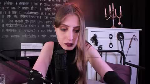Snapshot of mistress_marlene chatting on October 5, 7:50 am Mistress Marlene online show from October 5, 7:50 am