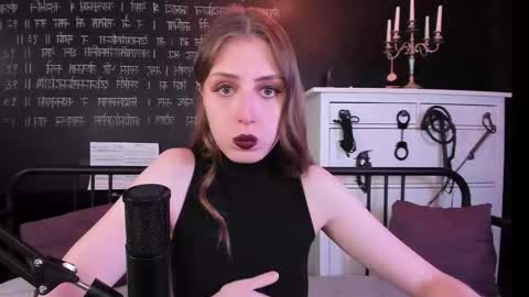 Snapshot of mistress_marlene chatting on September 13, 11:12 am Mistress Marlene online show from September 13, 11:12 am