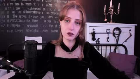 Snapshot of mistress_marlene chatting on December 6, 4:12 pm Mistress Marlene online show from December 6, 4:12 pm