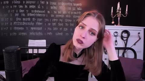 Snapshot of mistress_marlene chatting on December 6, 12:11 pm Mistress Marlene online show from December 6, 12:11 pm