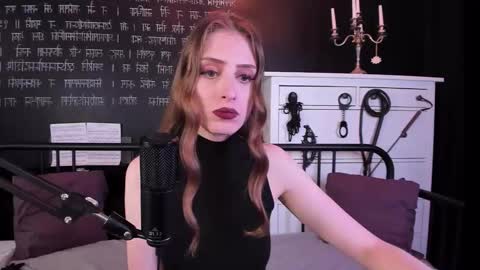Snapshot of mistress_marlene chatting on September 30, 9:31 am Mistress Marlene online show from September 30, 9:31 am