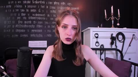 Snapshot of mistress_marlene chatting on February 21, 11:01 am Mistress Marlene online show from February 21, 11:01 am