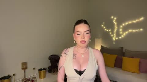 Mia online show from June 30, 2:27 pm