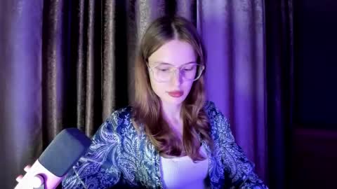 Snapshot of mistresselizy chatting on September 18, 4:33 pm mistresselizy online show from September 18, 4:33 pm