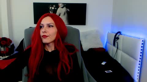 Snapshot of mistressevelyn_ chatting on February 4, 6:04 am MistressEvelyn online show from February 4, 6:04 am