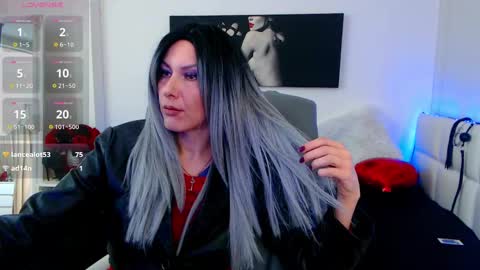 Snapshot of mistressevelyn_ chatting on February 17, 3:25 am MistressEvelyn online show from February 17, 3:25 am