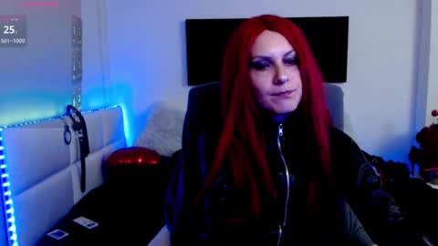 Snapshot of mistressevelyn_ chatting on March 12, 5:24 am MistressEvelyn online show from March 12, 5:24 am