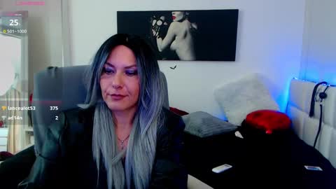 Snapshot of mistressevelyn_ chatting on February 17, 6:31 am MistressEvelyn online show from February 17, 6:31 am