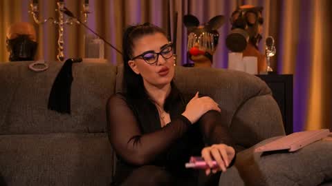 Snapshot of mistresskellykent chatting on September 22, 1:10 am Mistress Kelly online show from September 22, 1:10 am