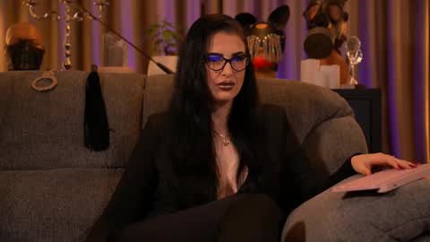 Snapshot of mistresskellykent chatting on October 16, 10:41 pm Mistress Kelly online show from October 16, 10:41 pm